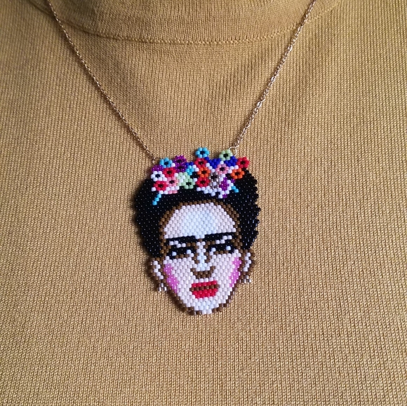 Frida Kahlo seed beads necklace. - Picture 3 of 5